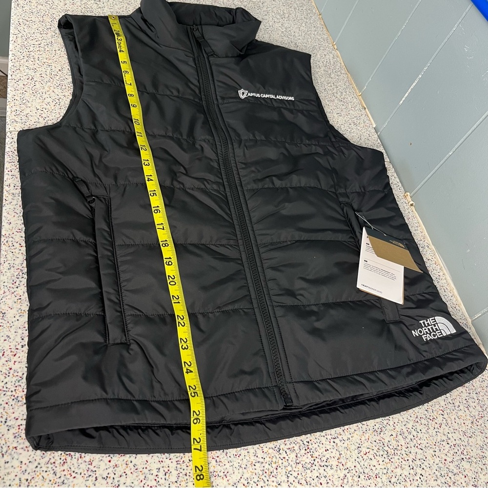 NWT The North Face Everyday Insulated Vest Black Puffer Branded Men’s Size M - Picture 8 of 8